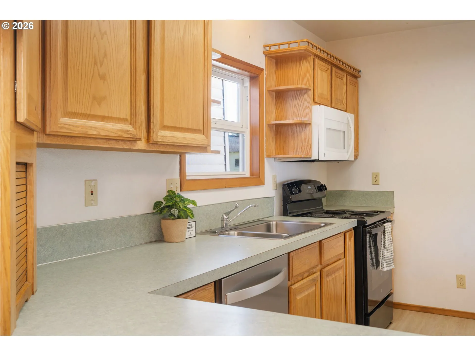 Kitchen-Breakfast Bar