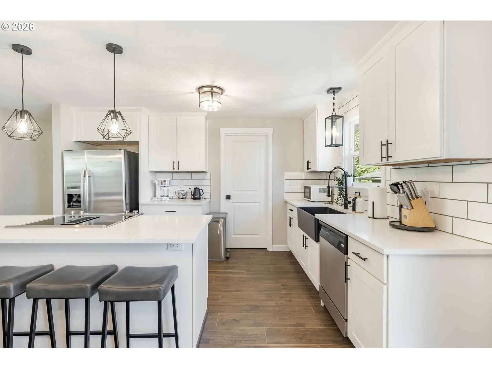 Kitchen-Breakfast Bar