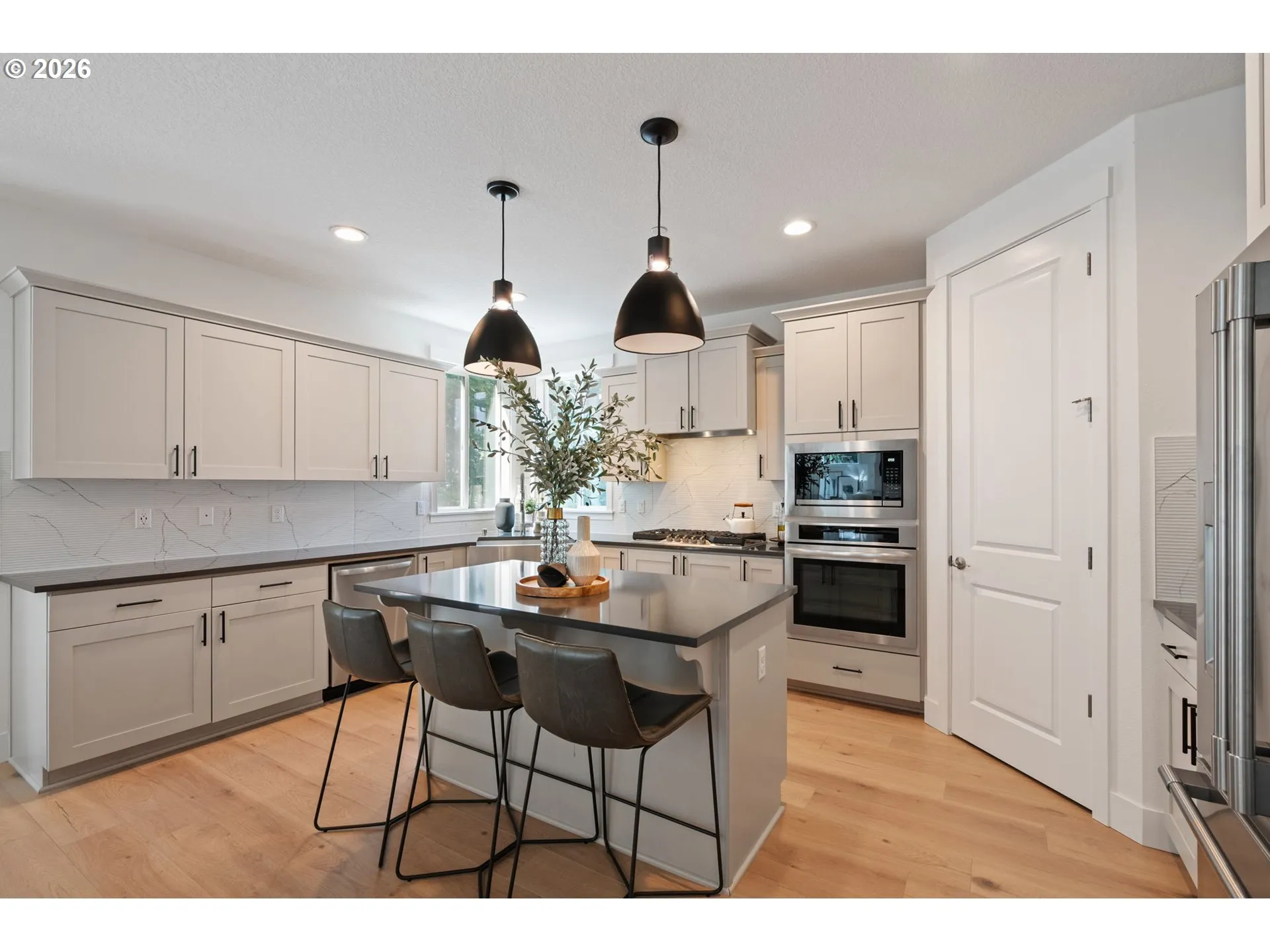 Kitchen-Breakfast Bar