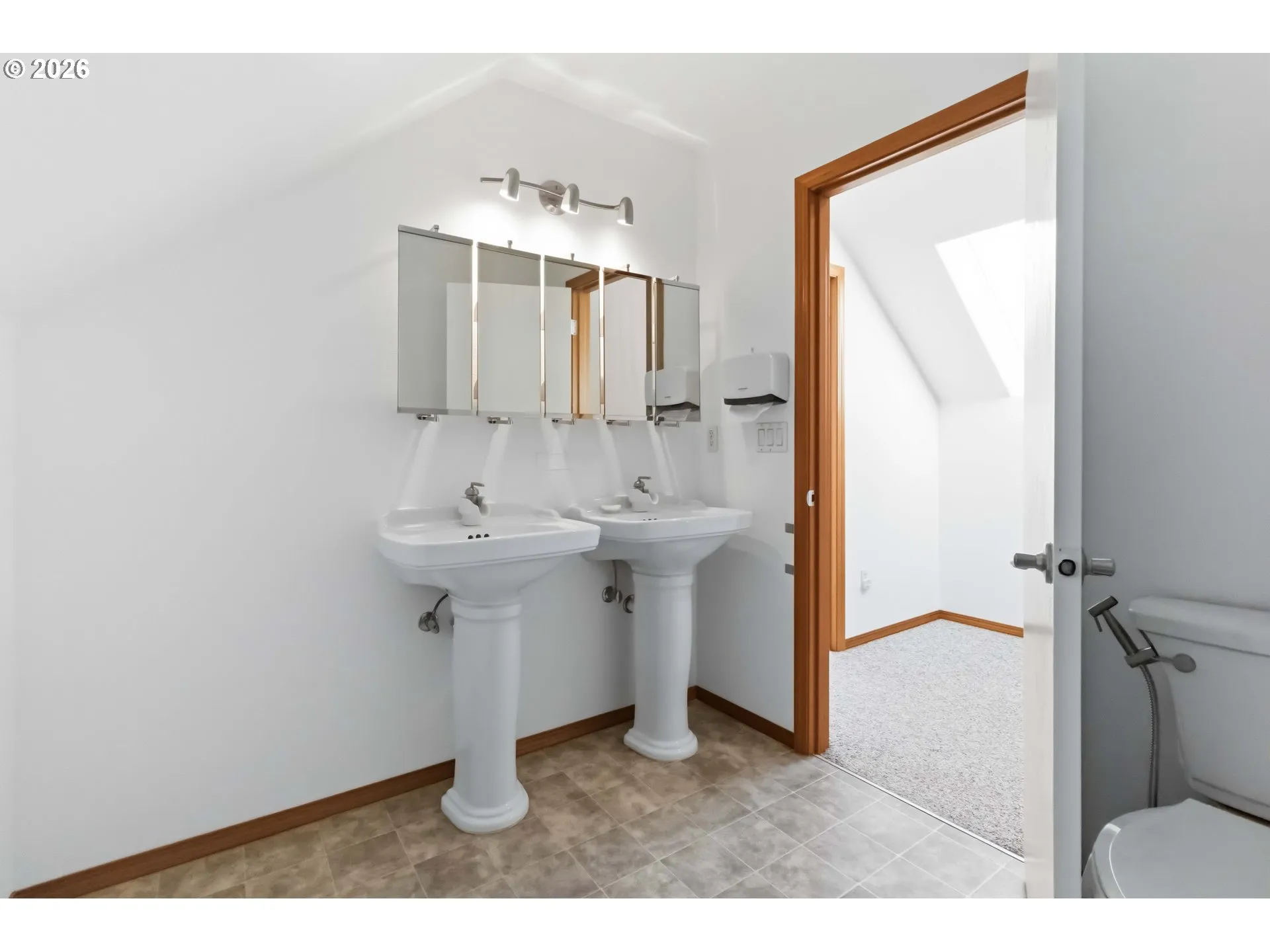 Bathroom-Upper