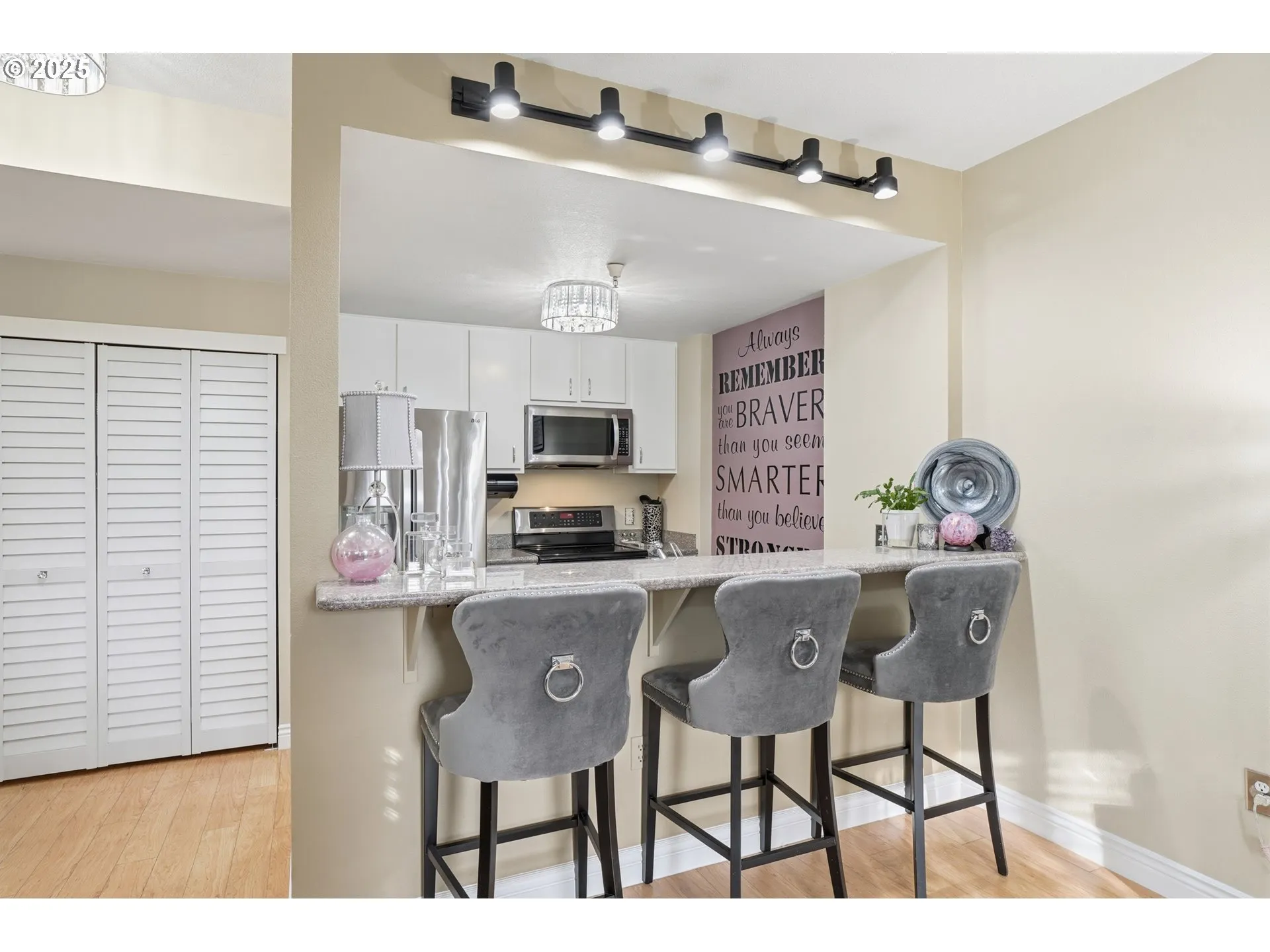 Kitchen-Eating Area