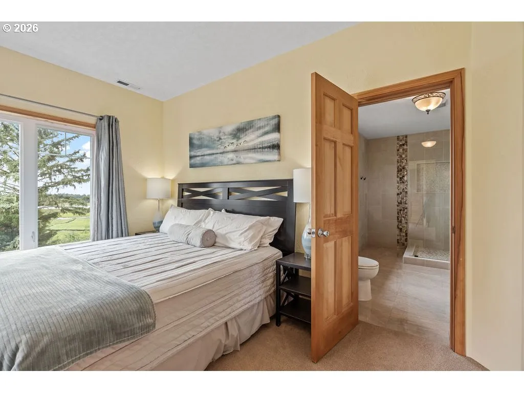 Bedroom, Primary-Upper