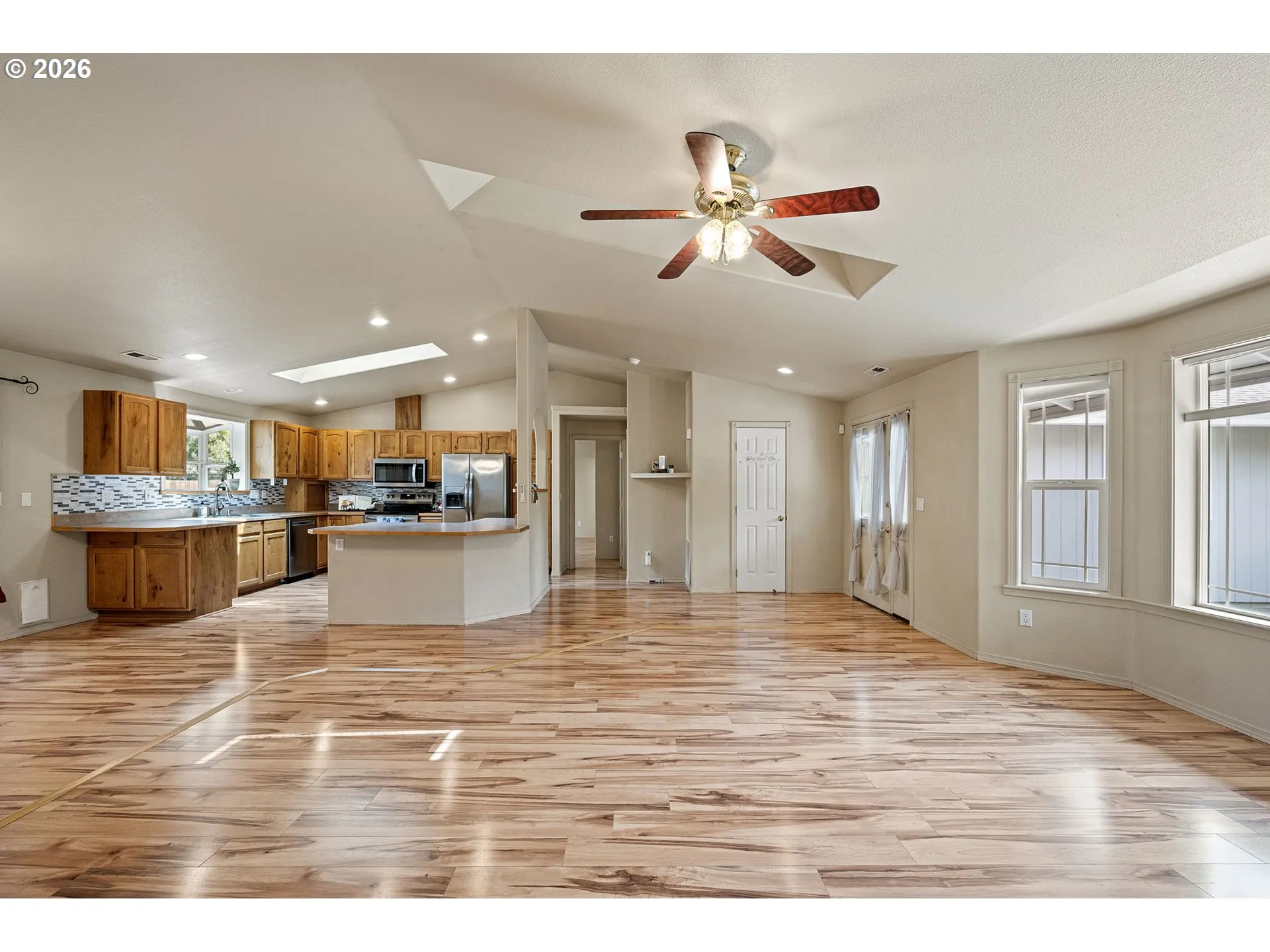 Living Room/Entrance