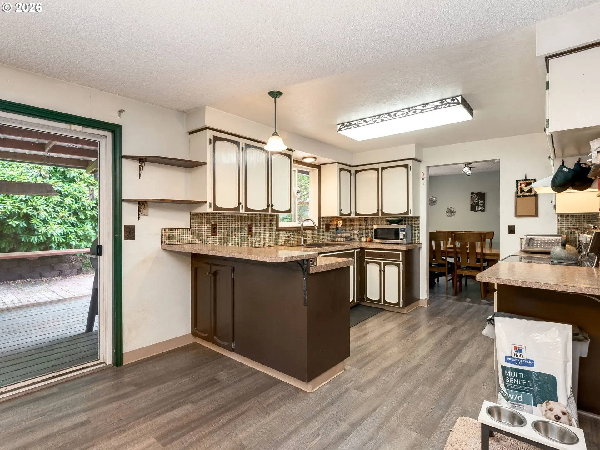 Kitchen-Breakfast Bar