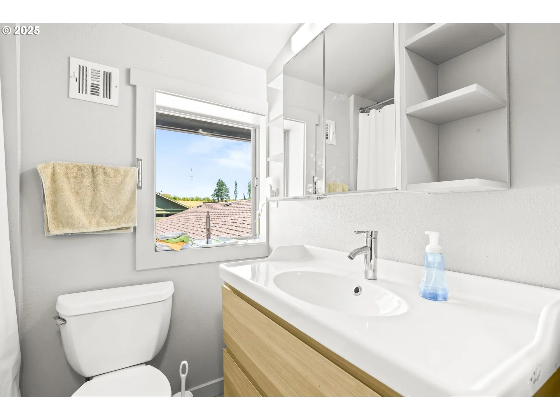 Bathroom, Attached