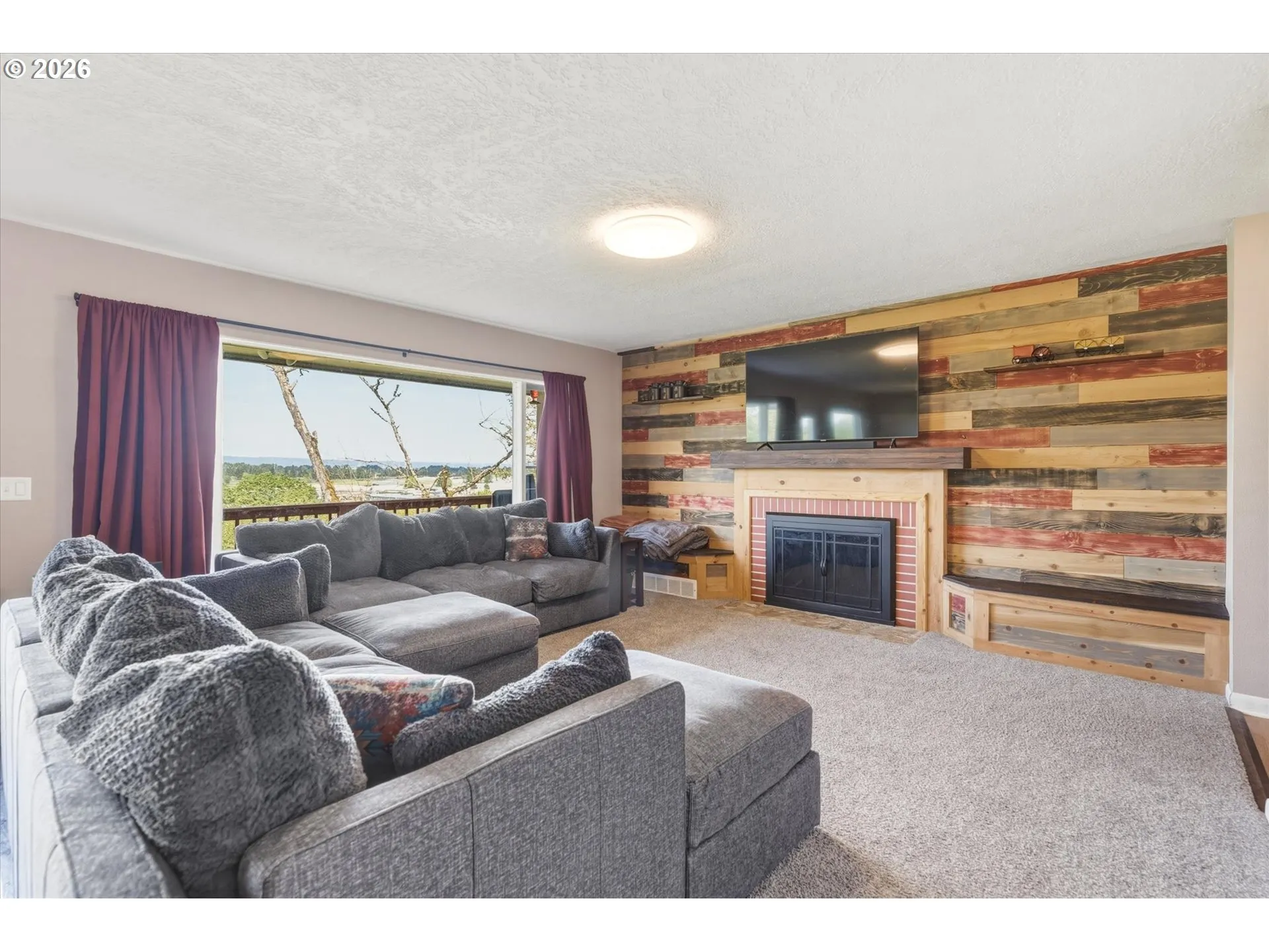 Living Room-Fireplace