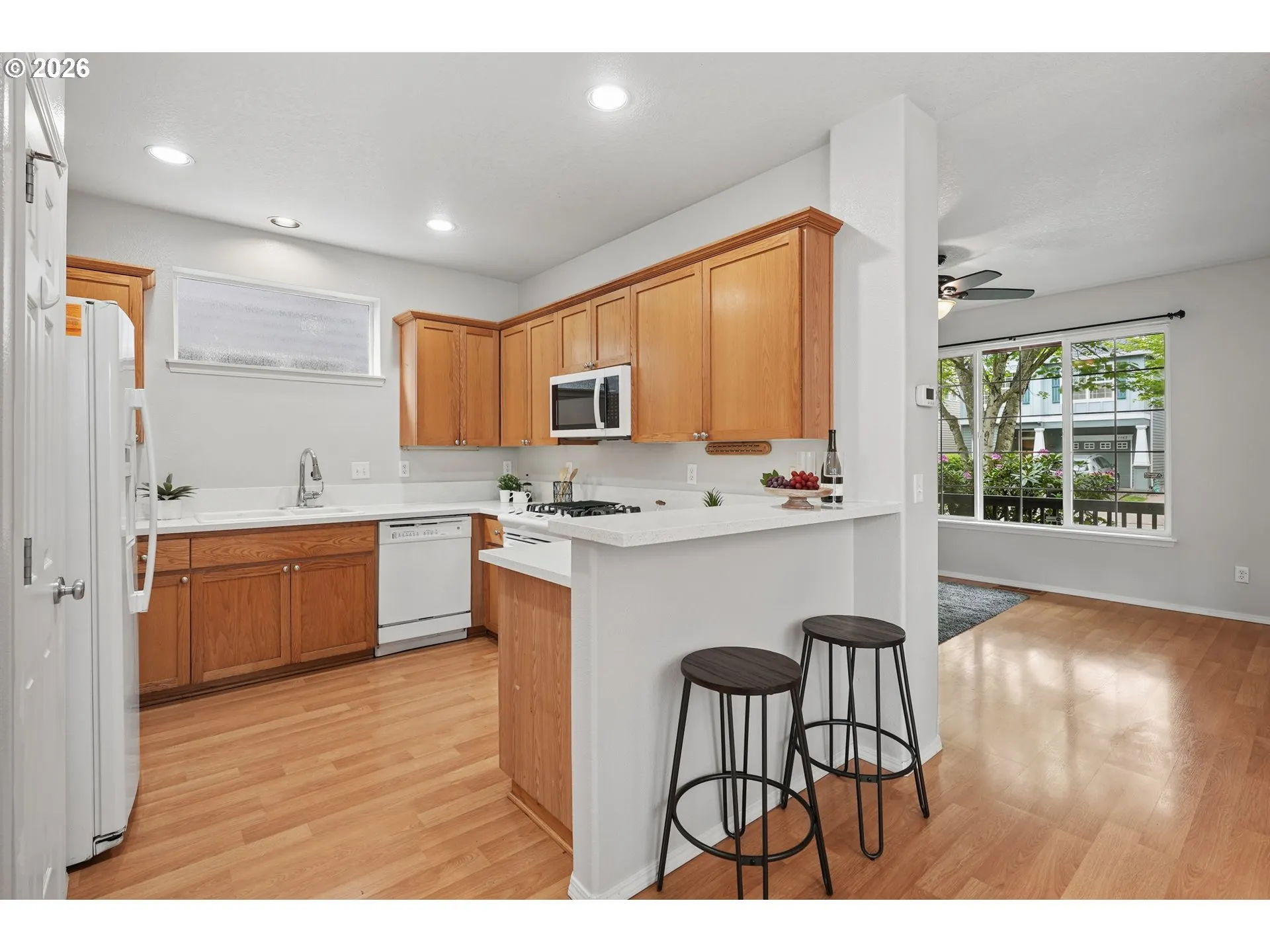 Kitchen-Breakfast Bar