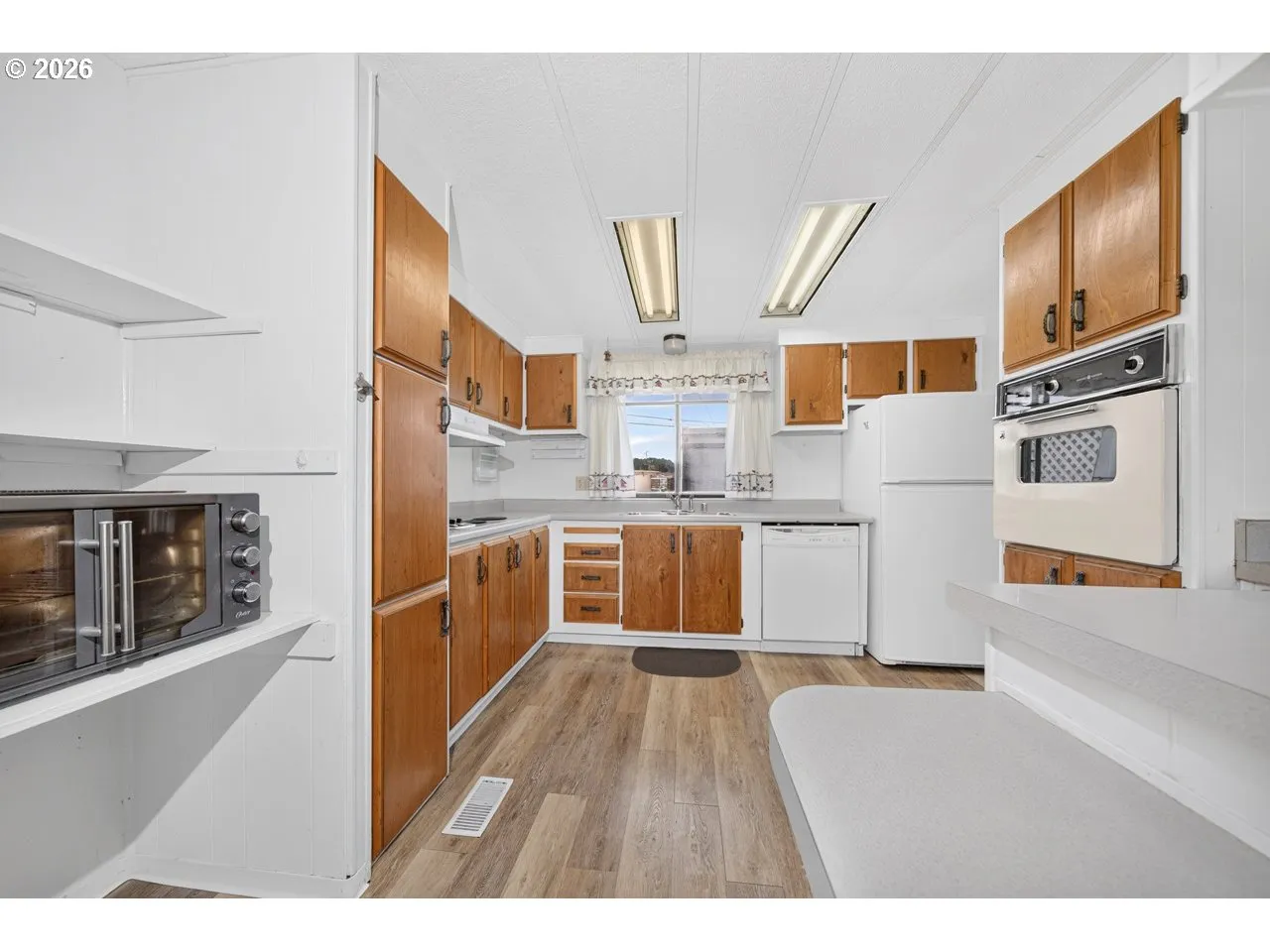 Kitchen-Eating Area