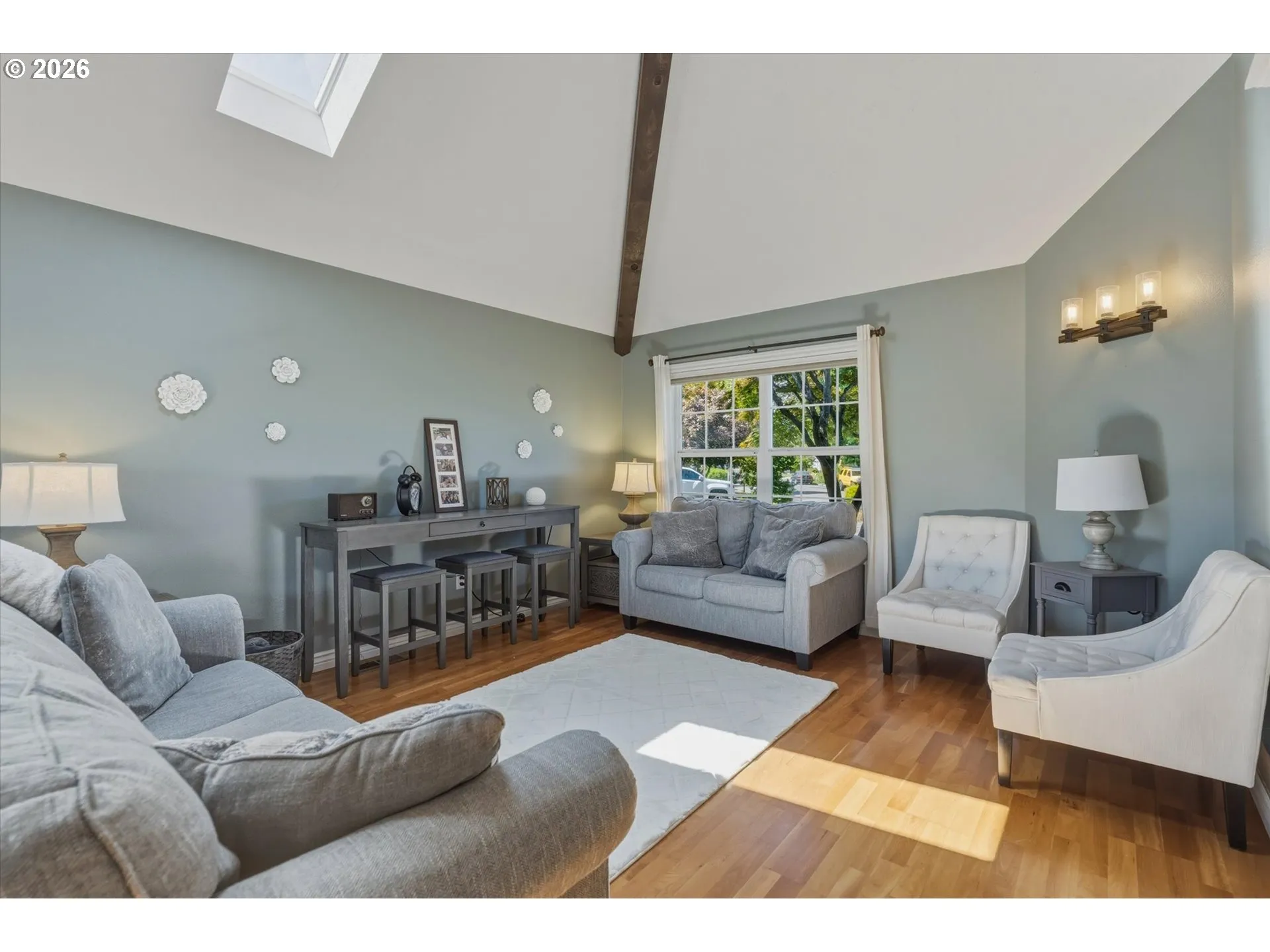 Living Room-Vaulted Ceilings