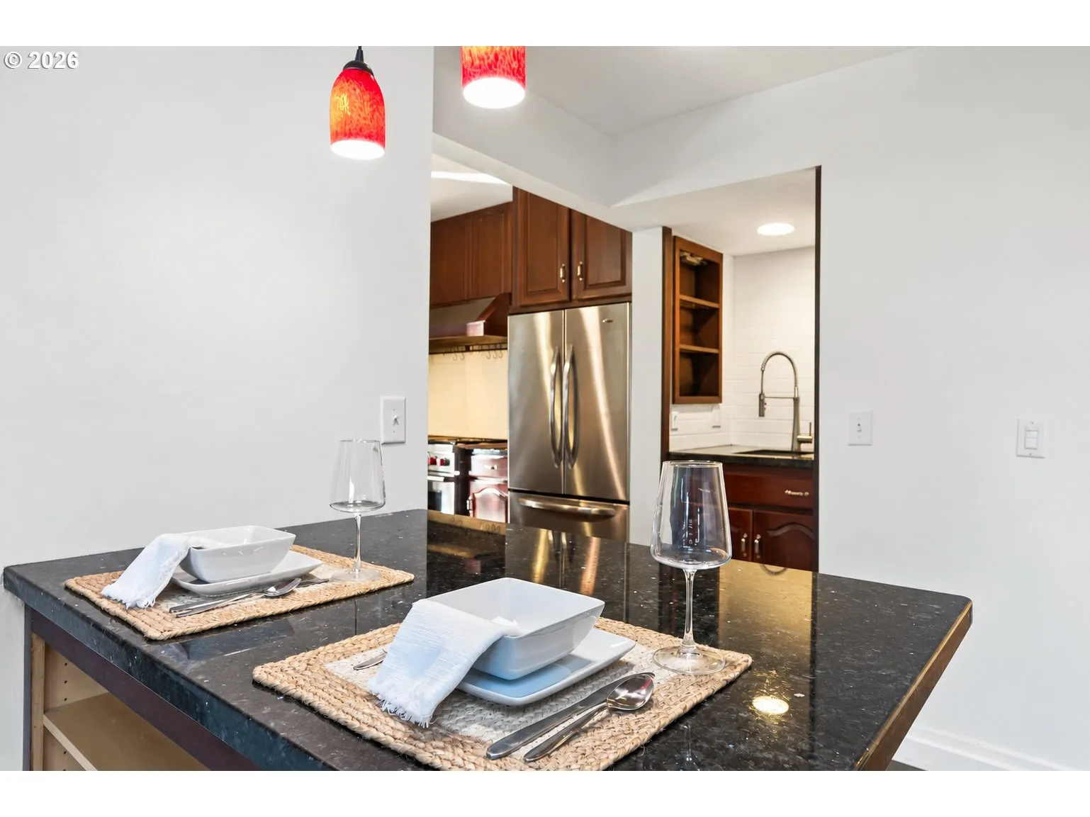 Kitchen-Breakfast Bar