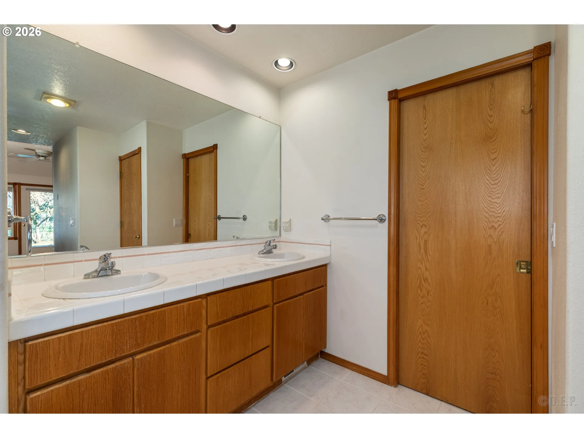 Bathroom, Attached-Double Sinks