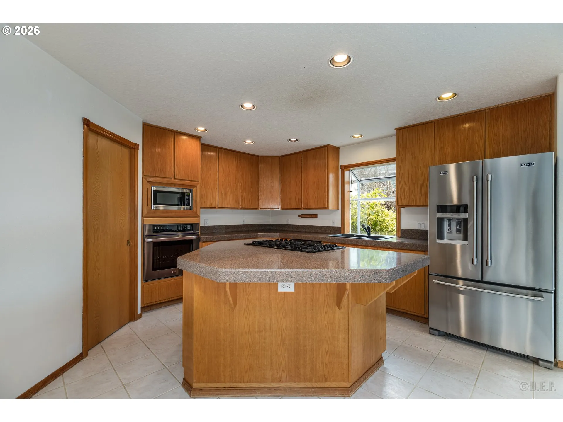 Kitchen-Breakfast Bar