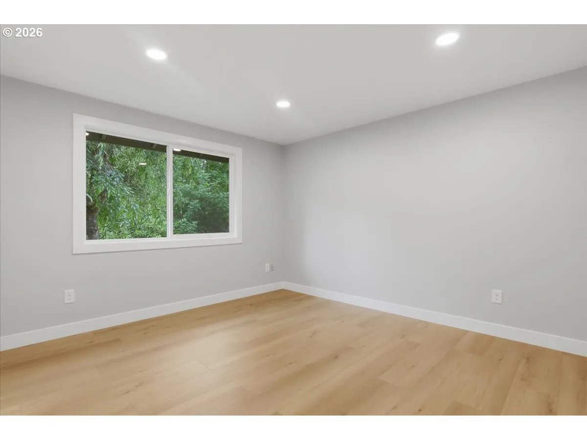 Bedroom, Primary