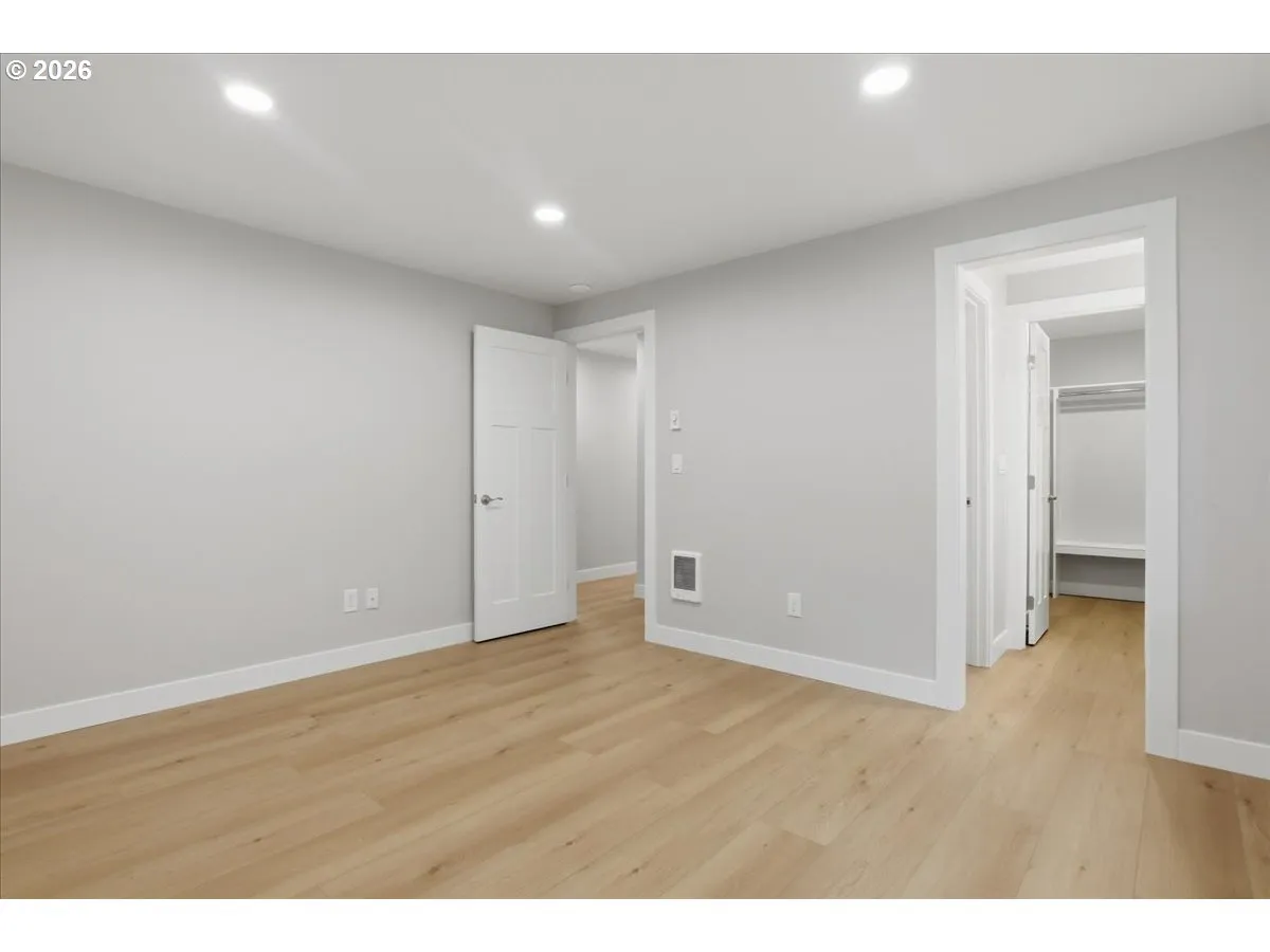 Bedroom, Primary