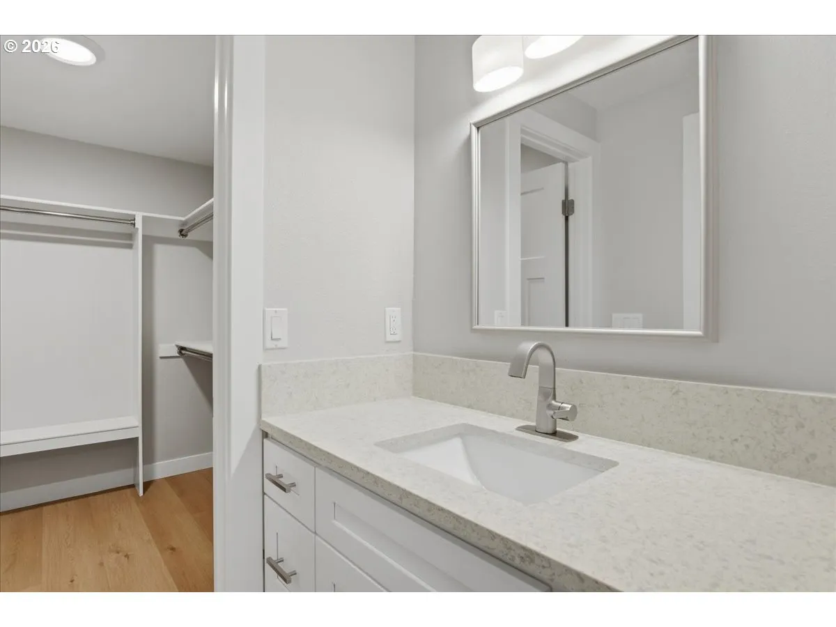 Bathroom, Attached-Walk-In Closet