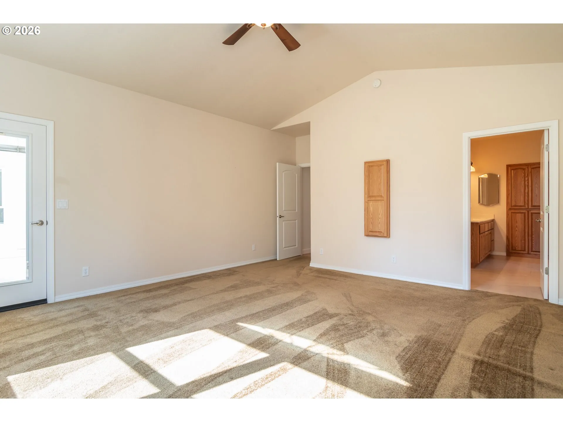 Bedroom, Primary-Vaulted Ceilings