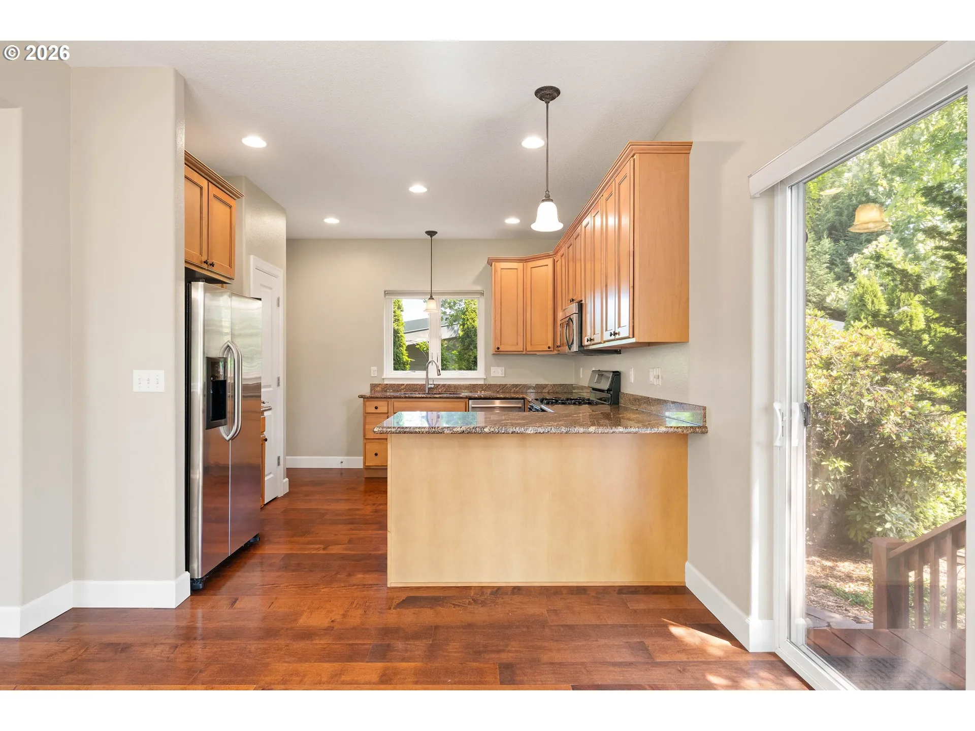Kitchen-Breakfast Bar