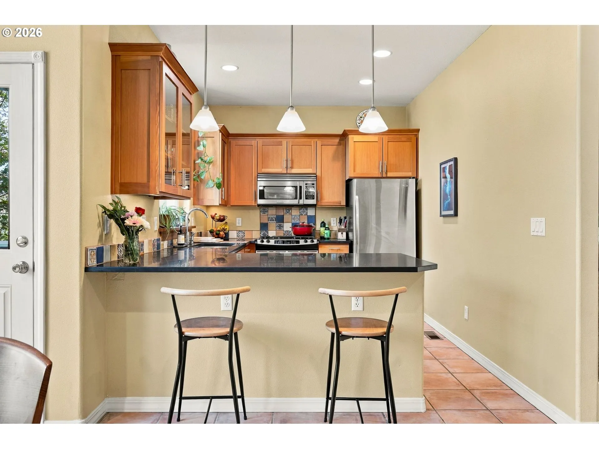 Kitchen-Breakfast Bar