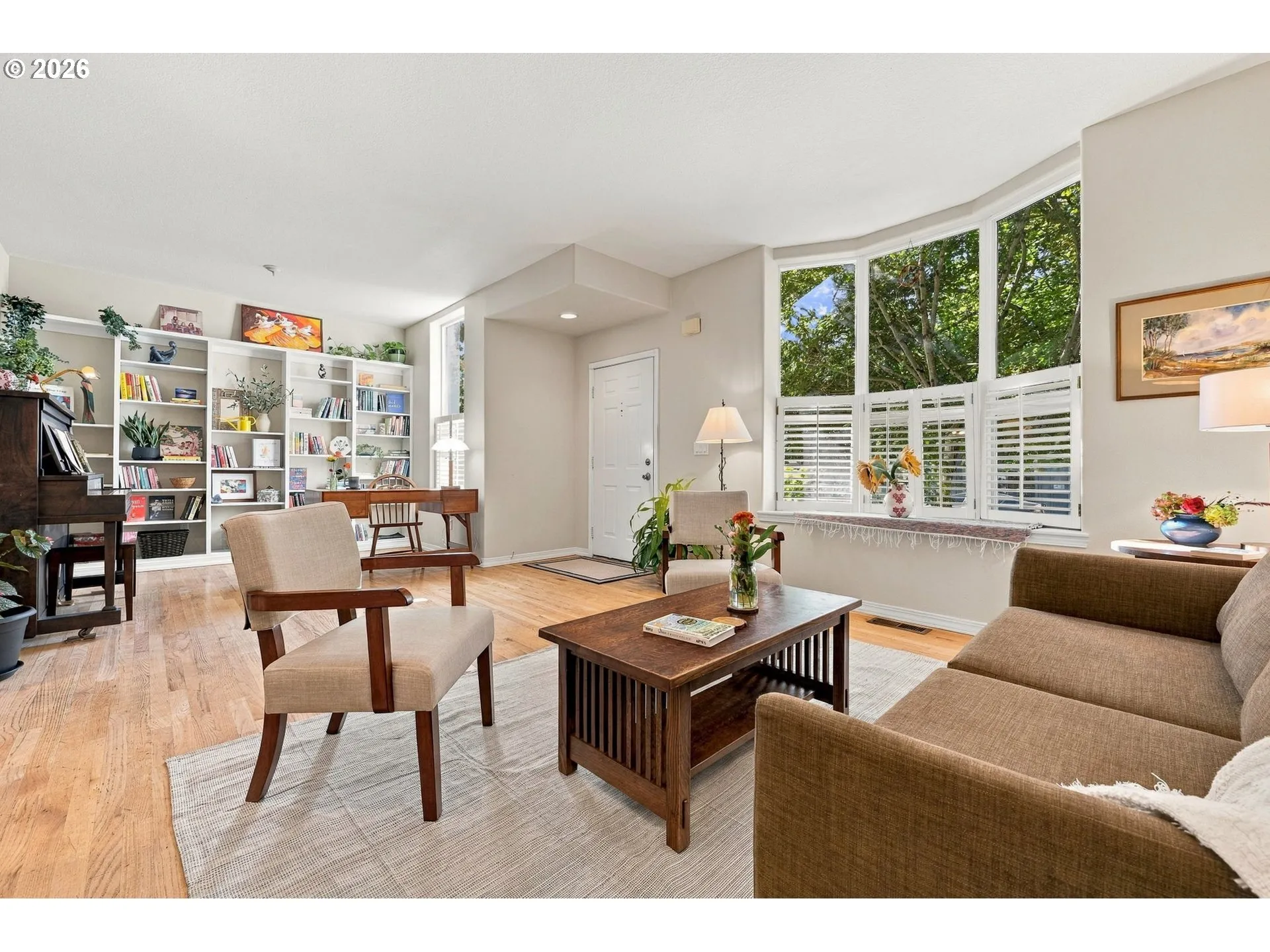 Living Room/Entrance