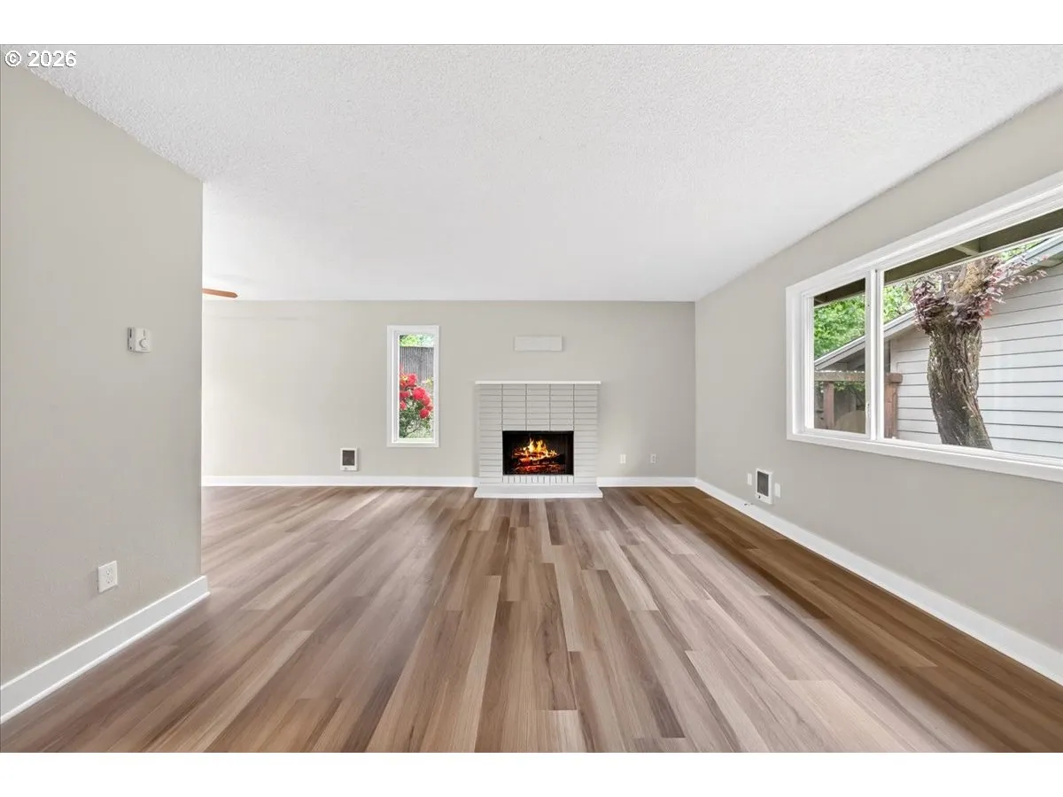 Living Room-Fireplace