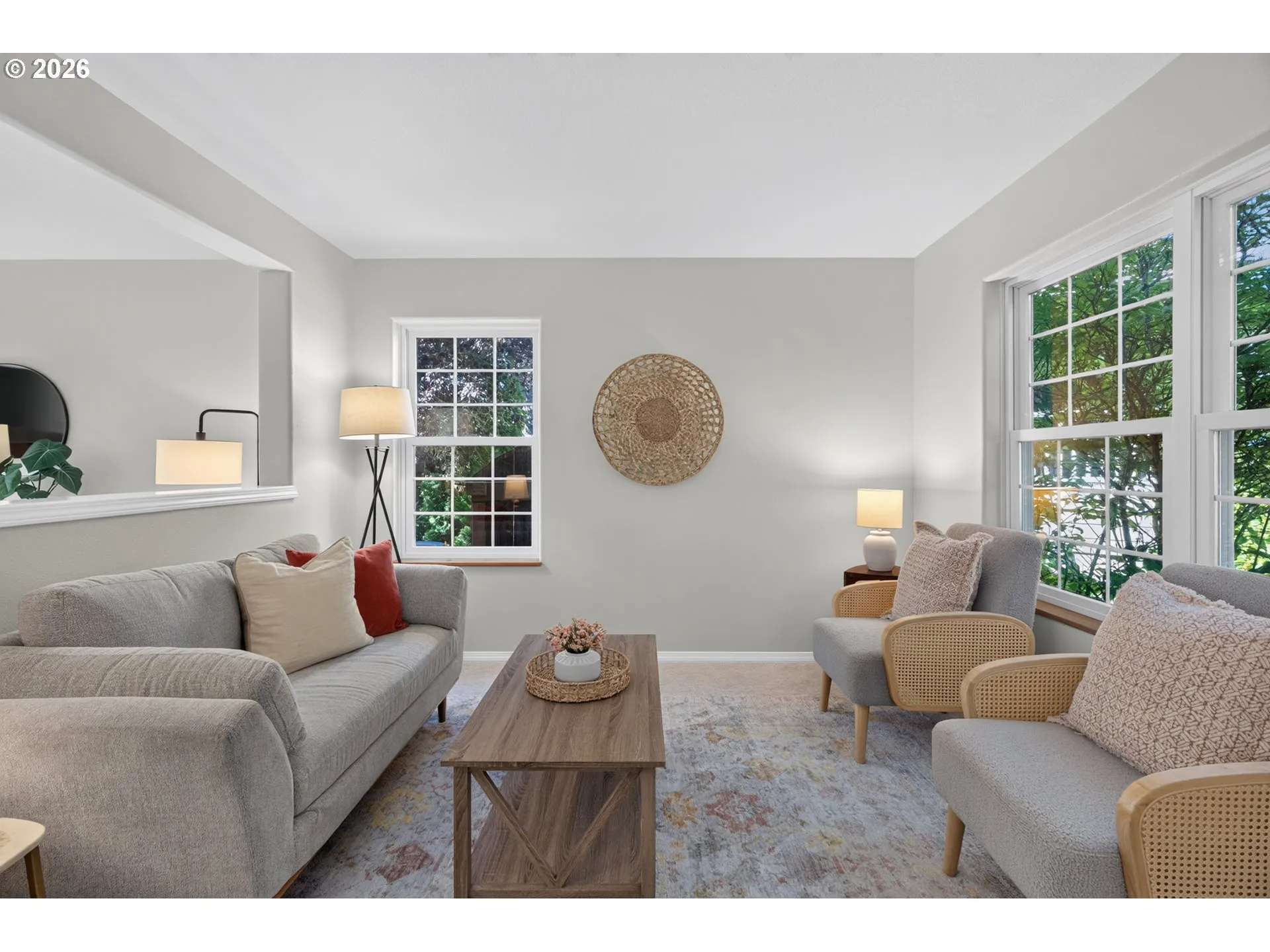 Living Room/Entrance
