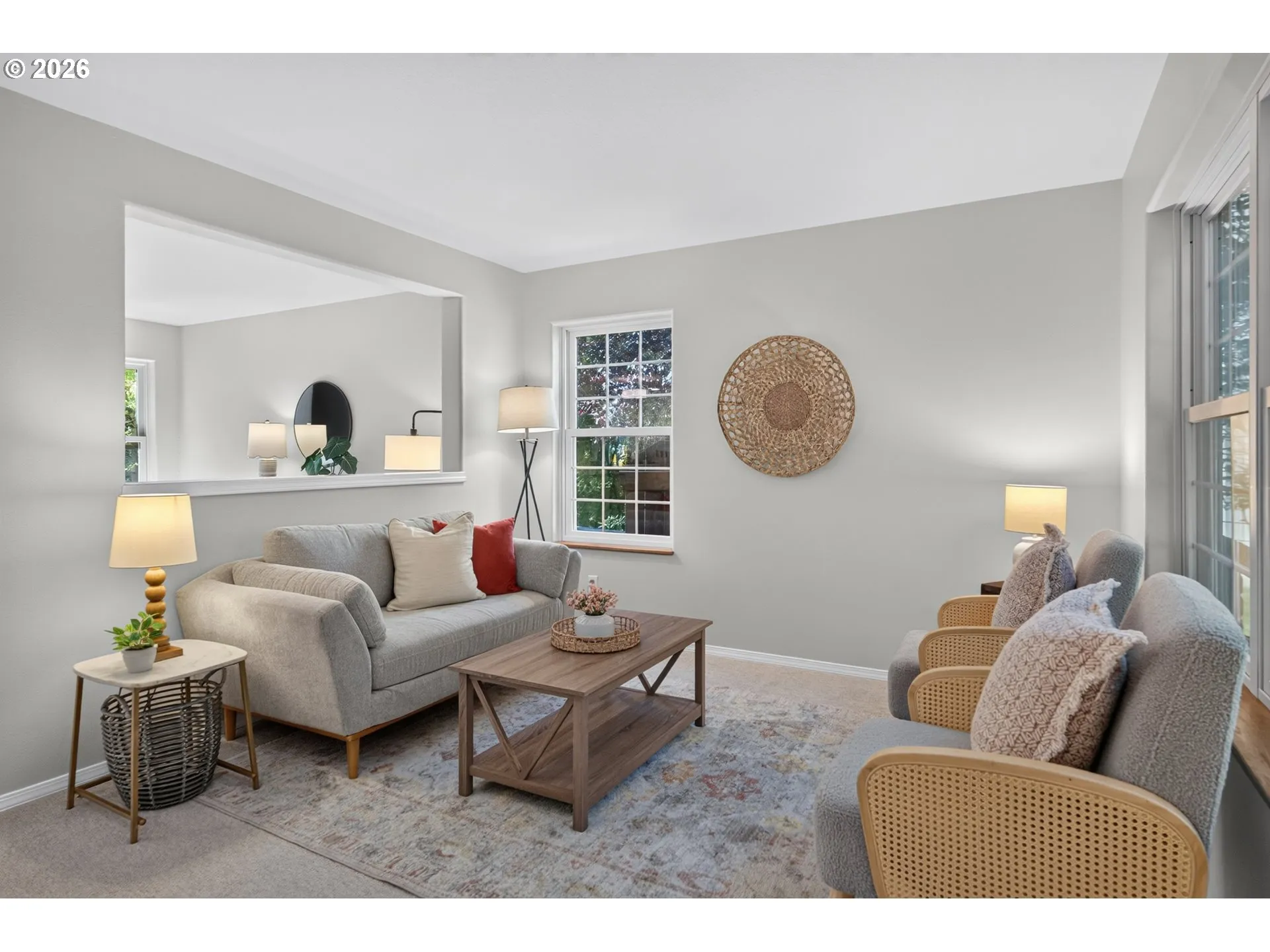 Living Room/Entrance