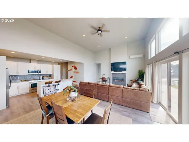 Dining Area-Ceiling Fan