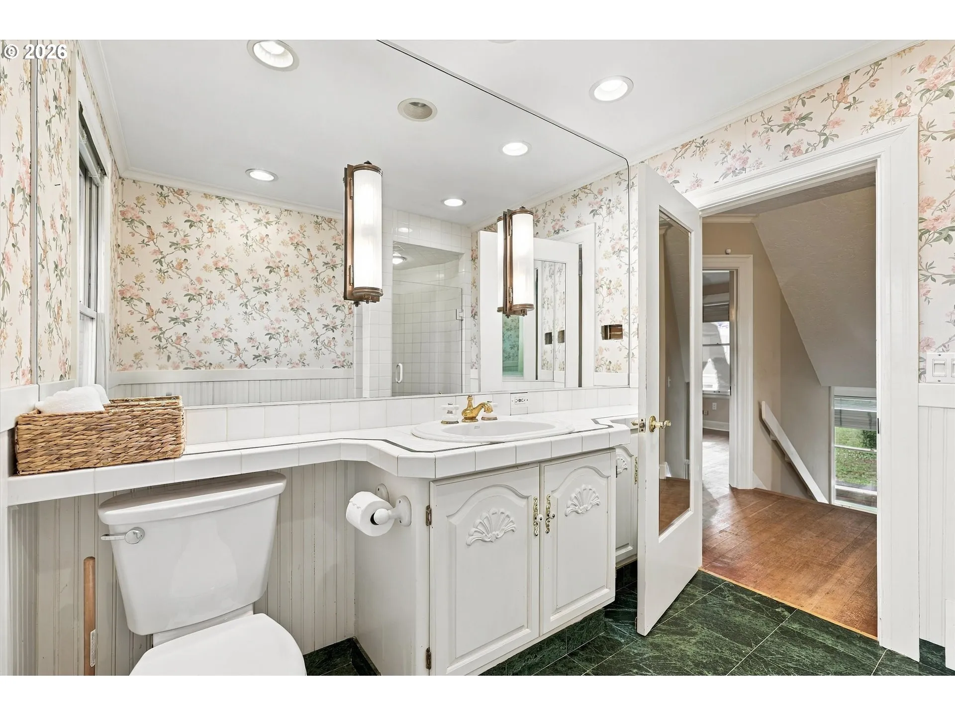 Bathroom-Upper