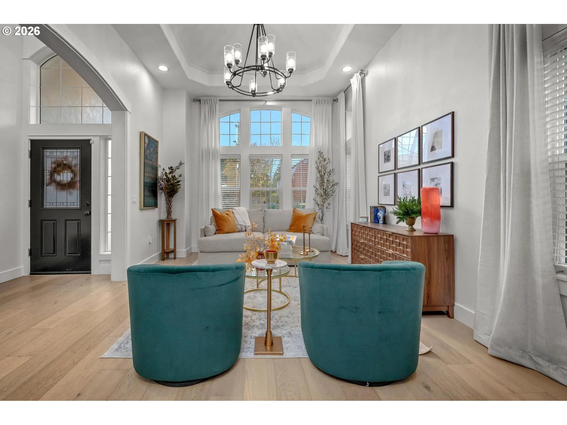 Living Room/Entrance