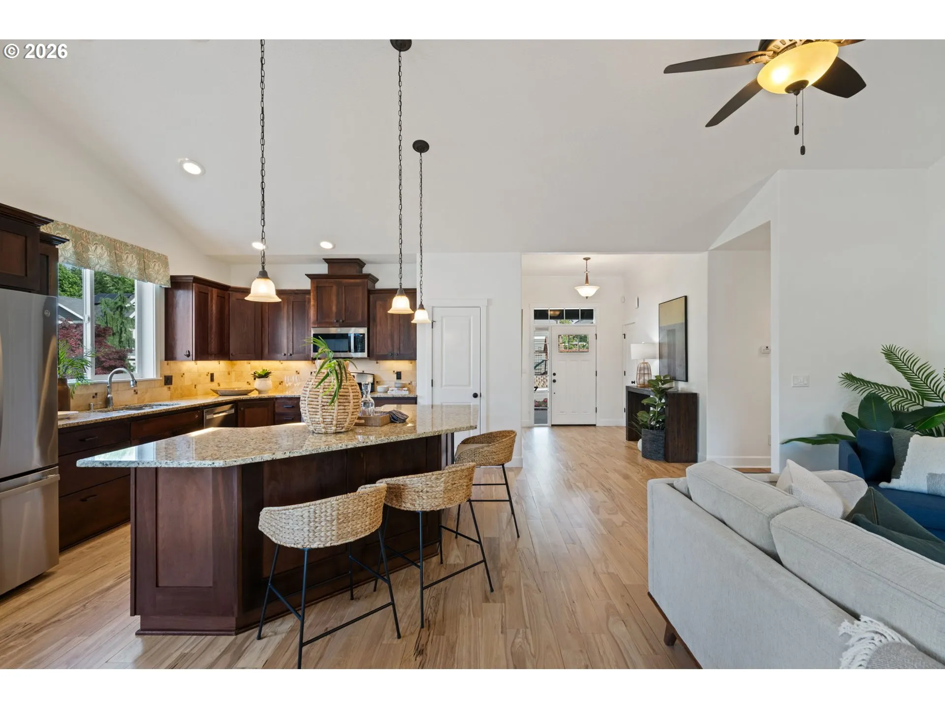Kitchen-Breakfast Bar