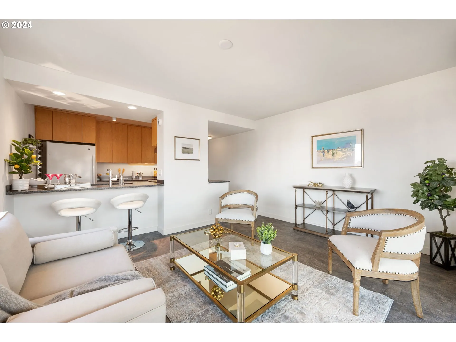 Kitchen-Breakfast Bar