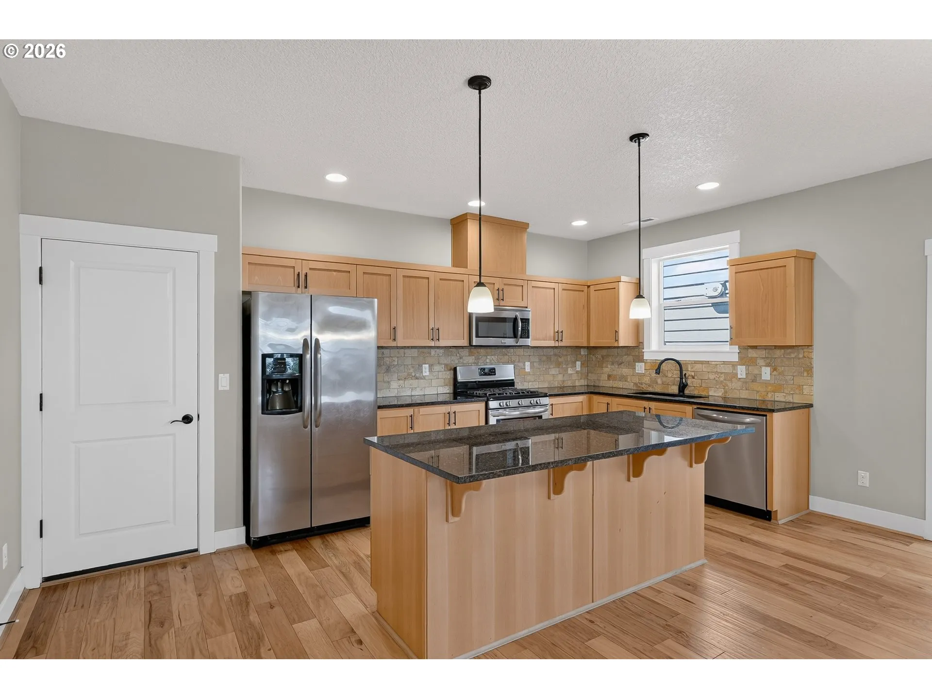 Kitchen-Breakfast Bar