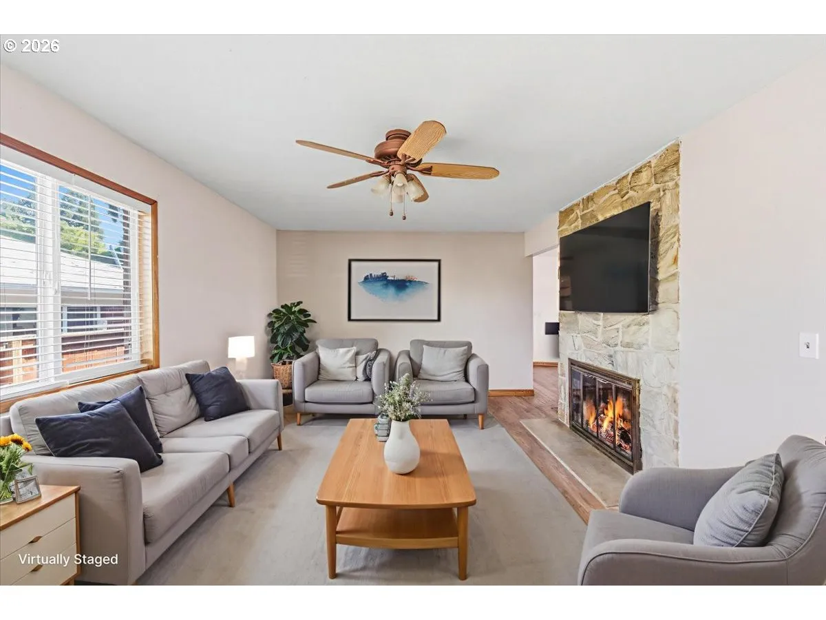 Living Room-Fireplace
