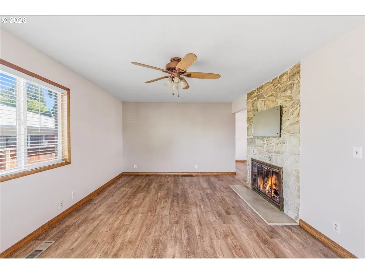 Living Room-Fireplace