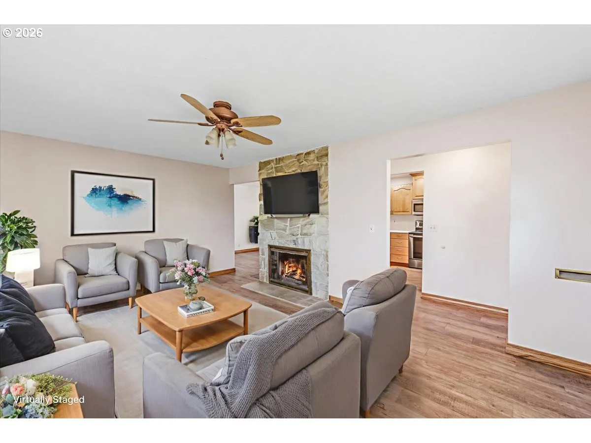 Living Room-Fireplace