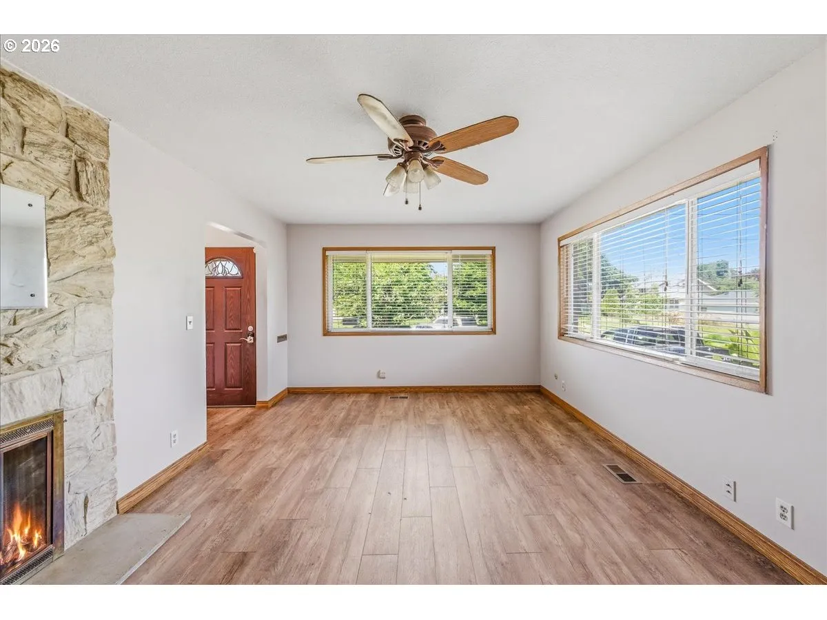 Living Room-Ceiling Fan