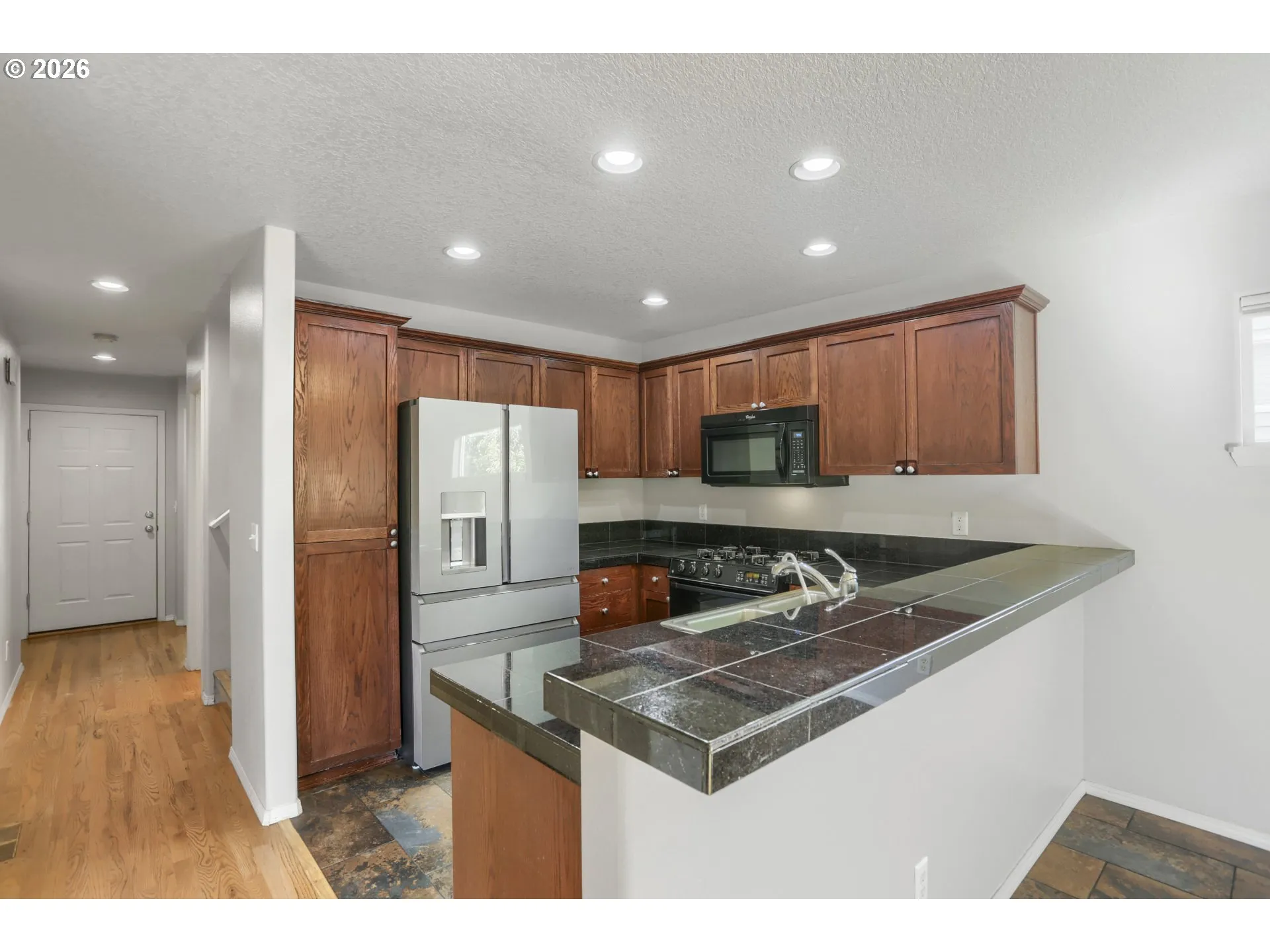 Kitchen-Breakfast Bar