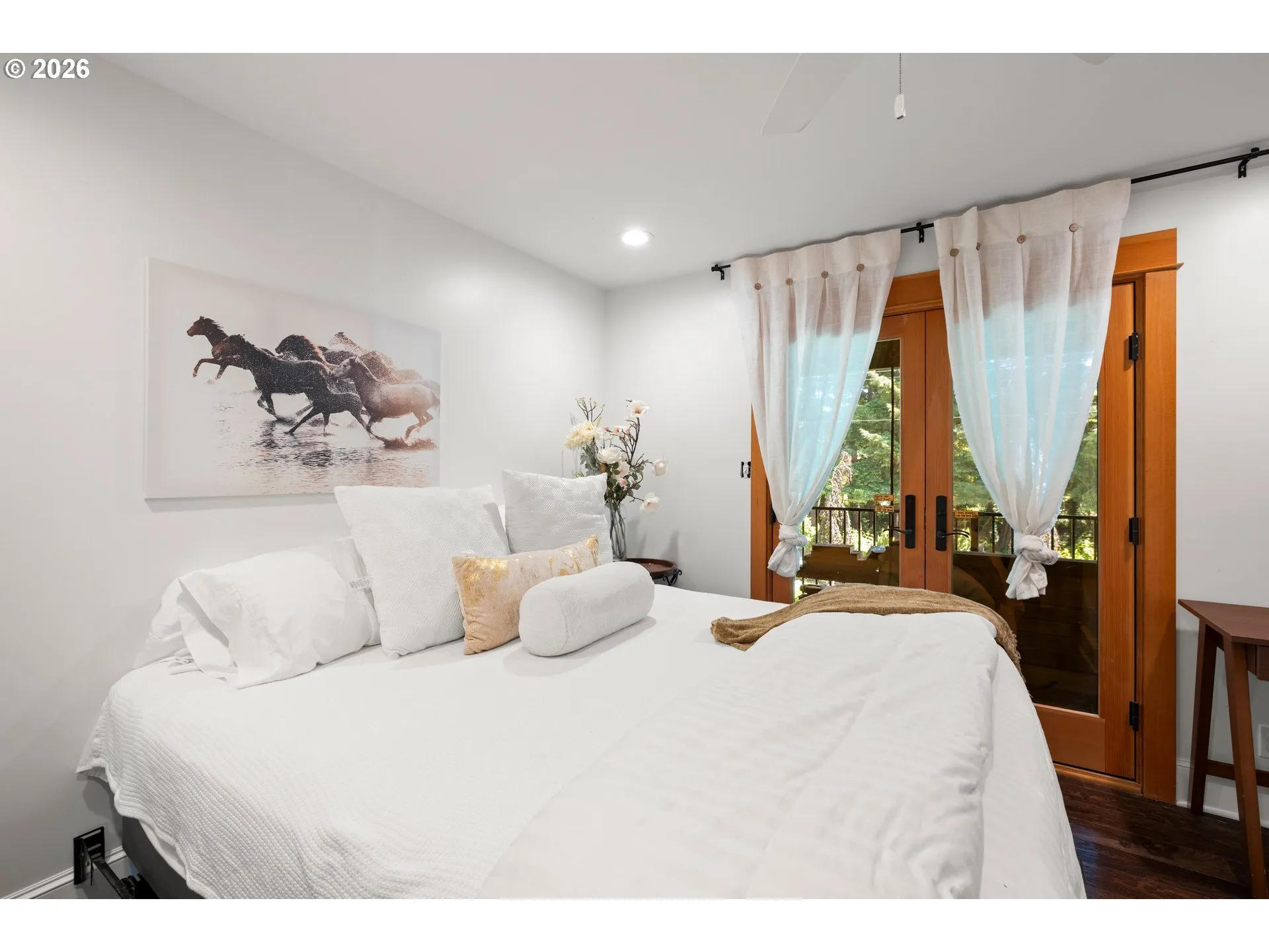 Bedroom-Full Bathroom
