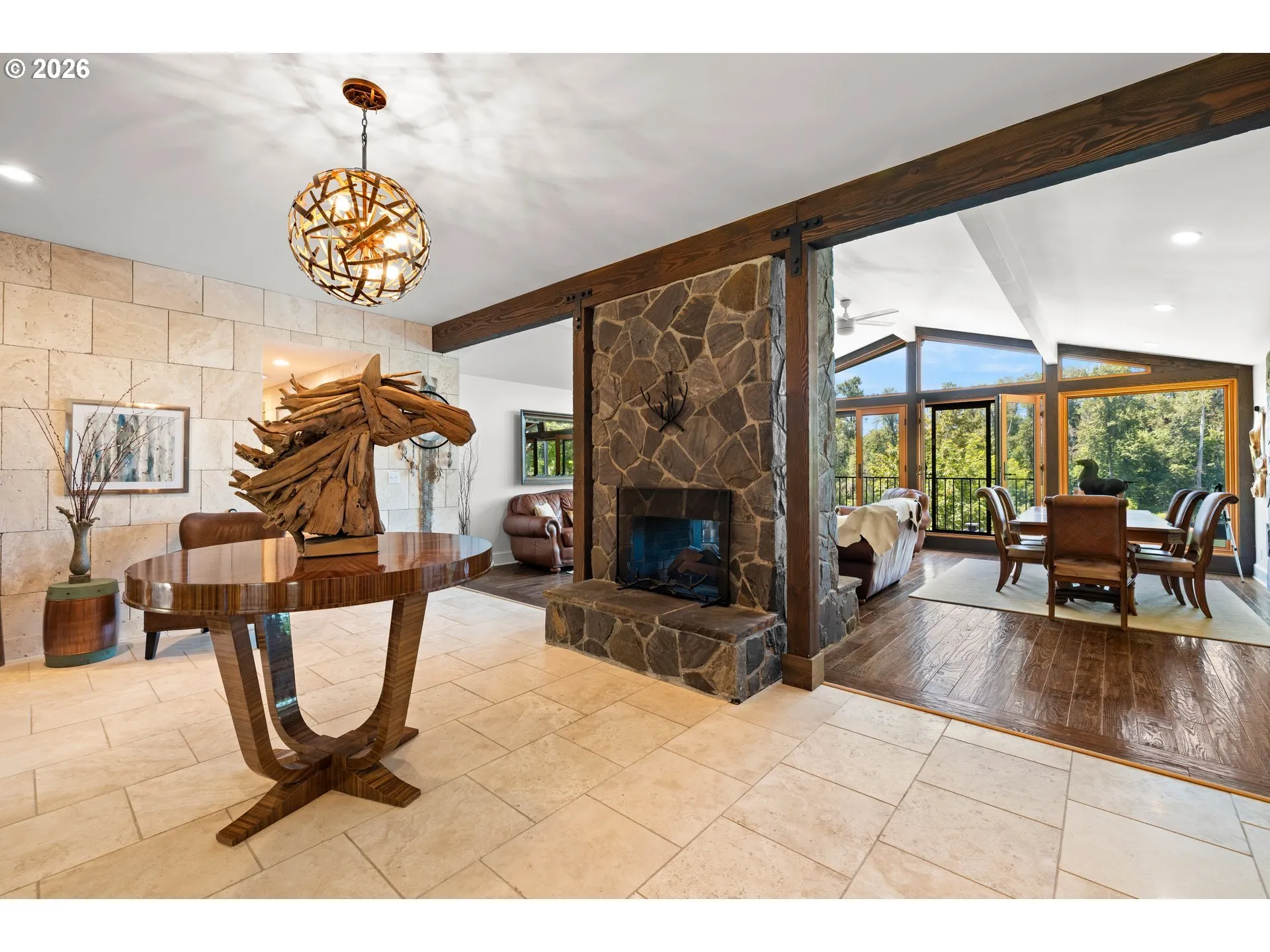 Living Room/Entrance