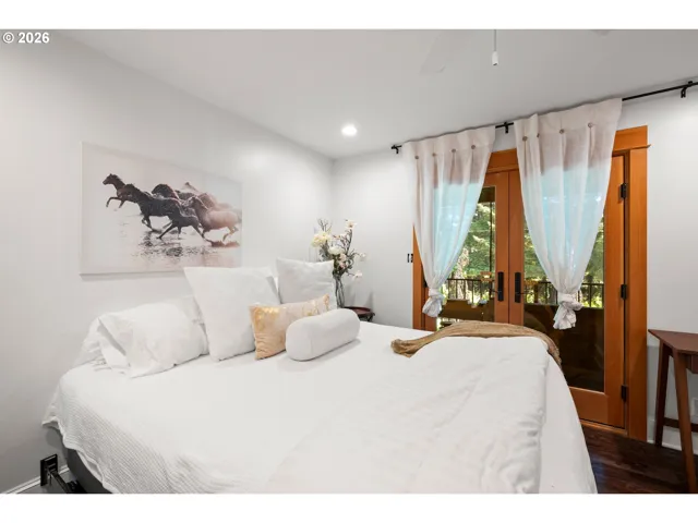 Bedroom-Full Bathroom