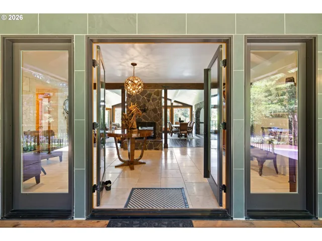 Entrance/Foyer