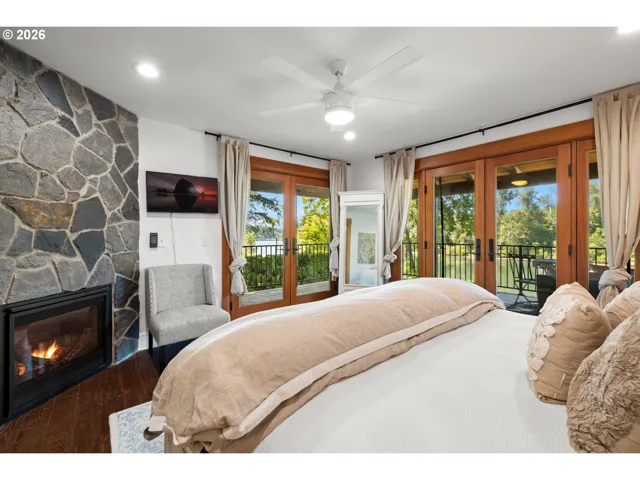Bedroom, Primary