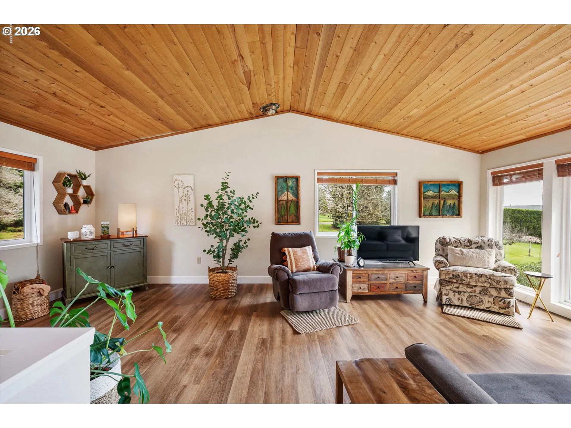 Living Room-Vaulted Ceilings