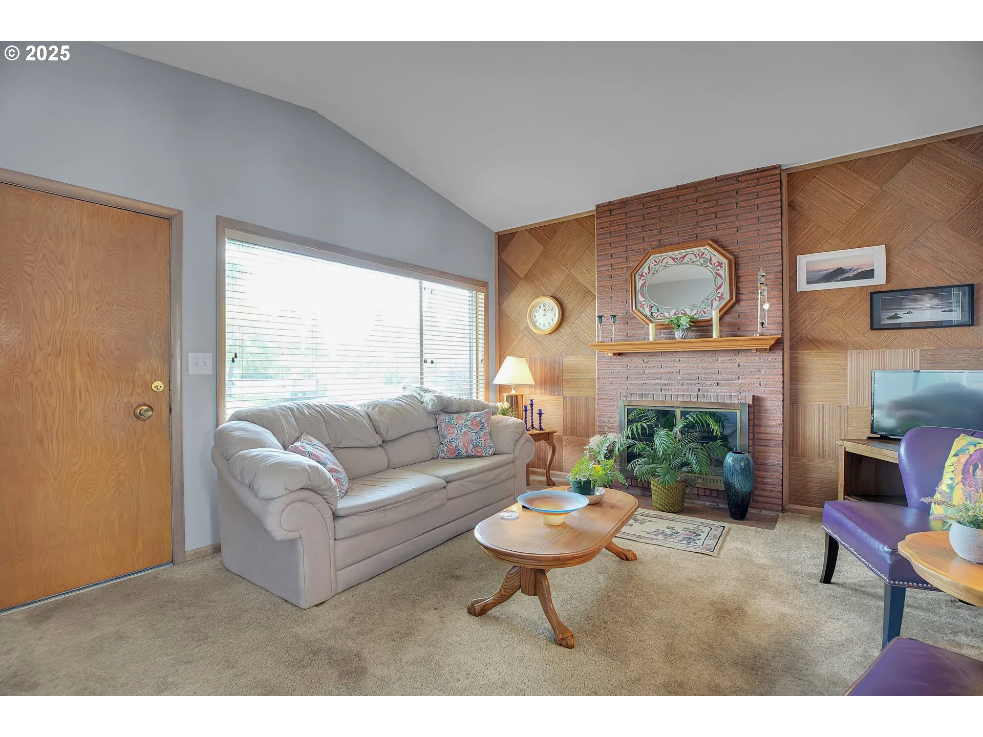 Living Room-Fireplace
