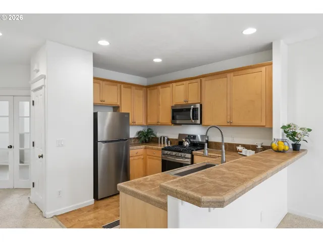 Kitchen-Breakfast Bar