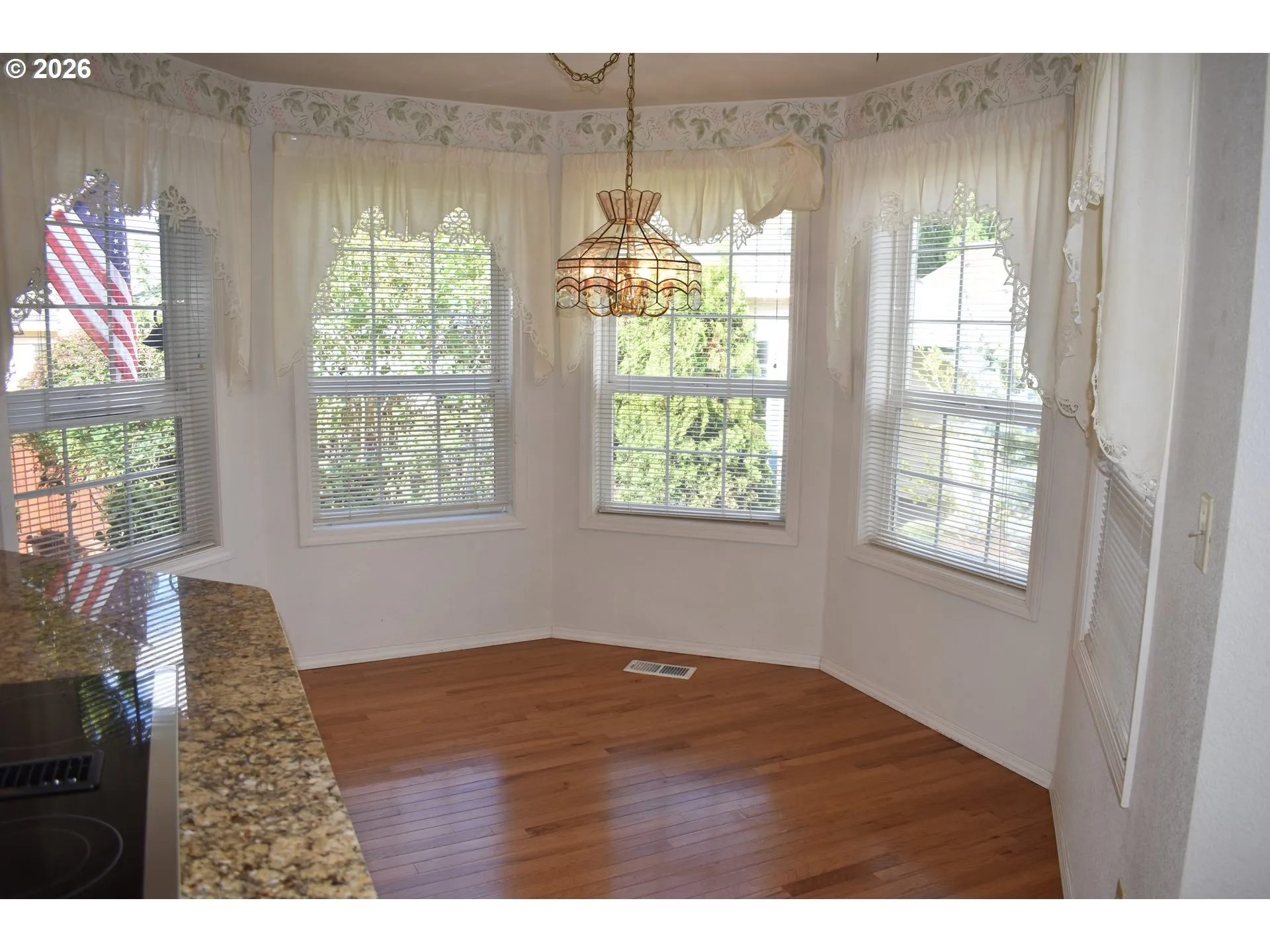 Kitchen-Eating Area