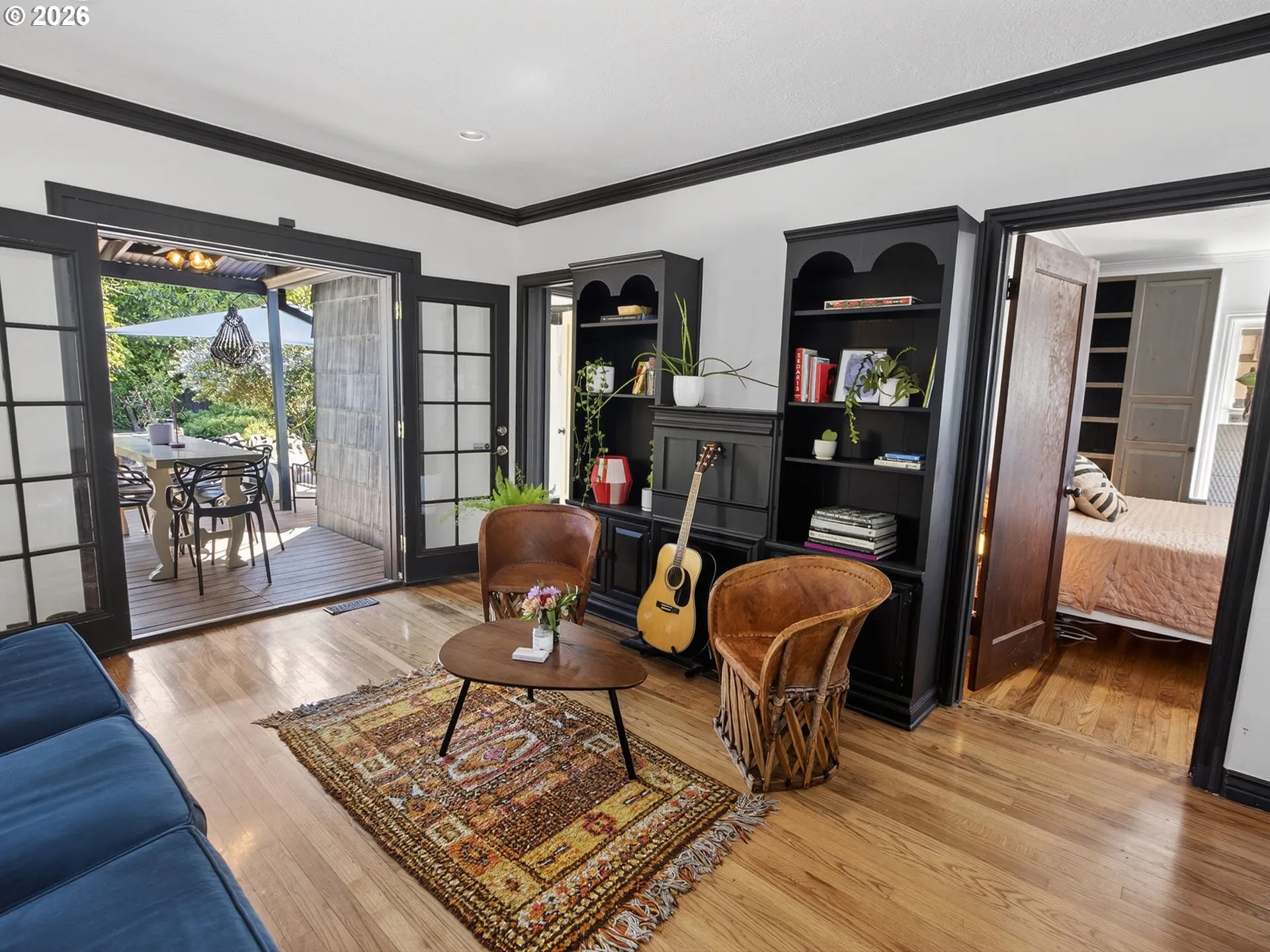 Living Room/Entrance