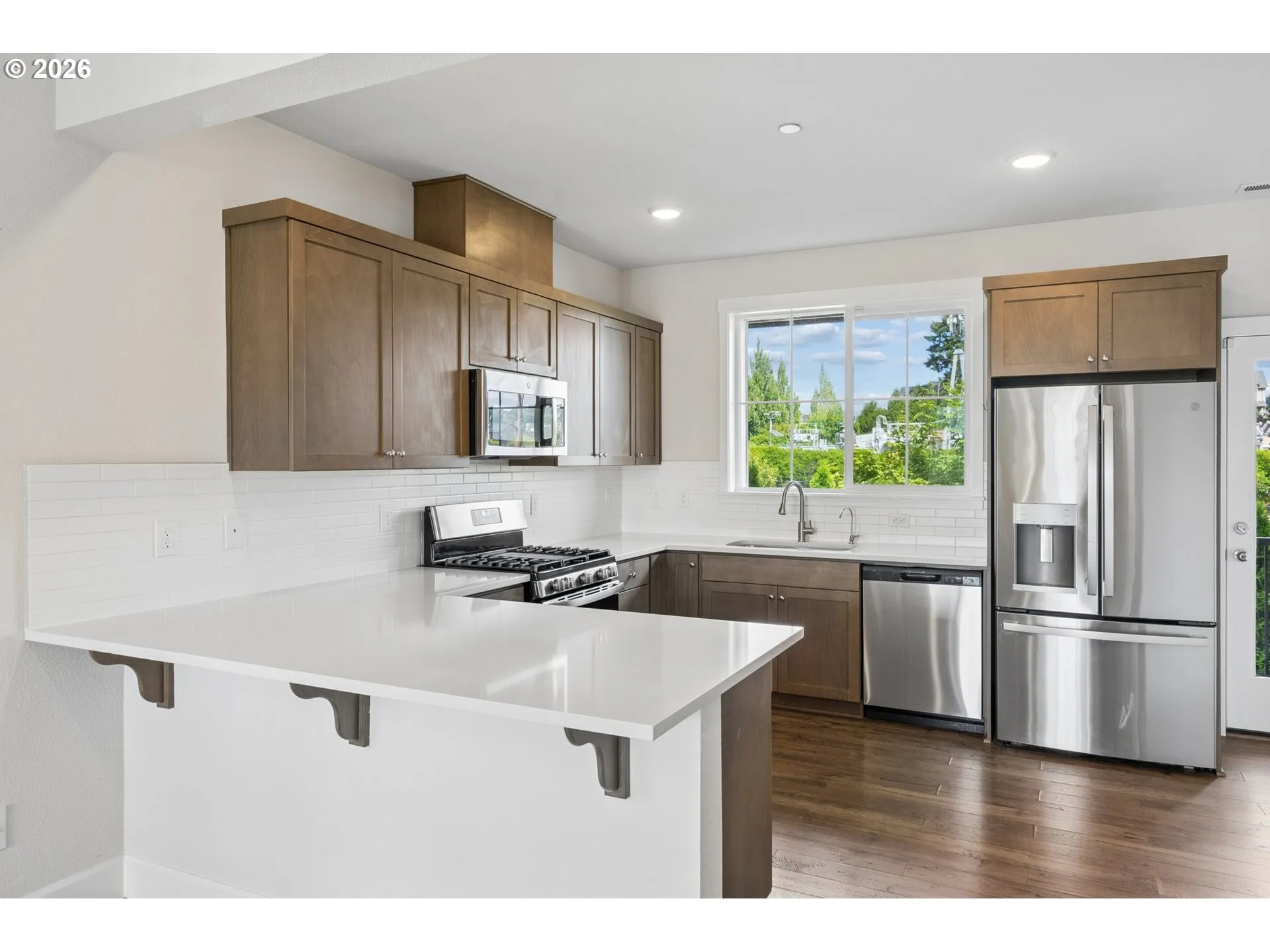 Kitchen-Breakfast Bar