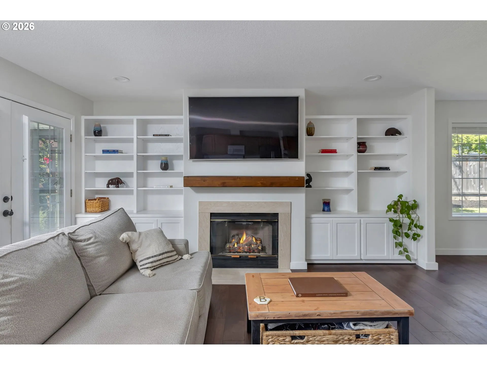 Living Room-Built-In Shelving