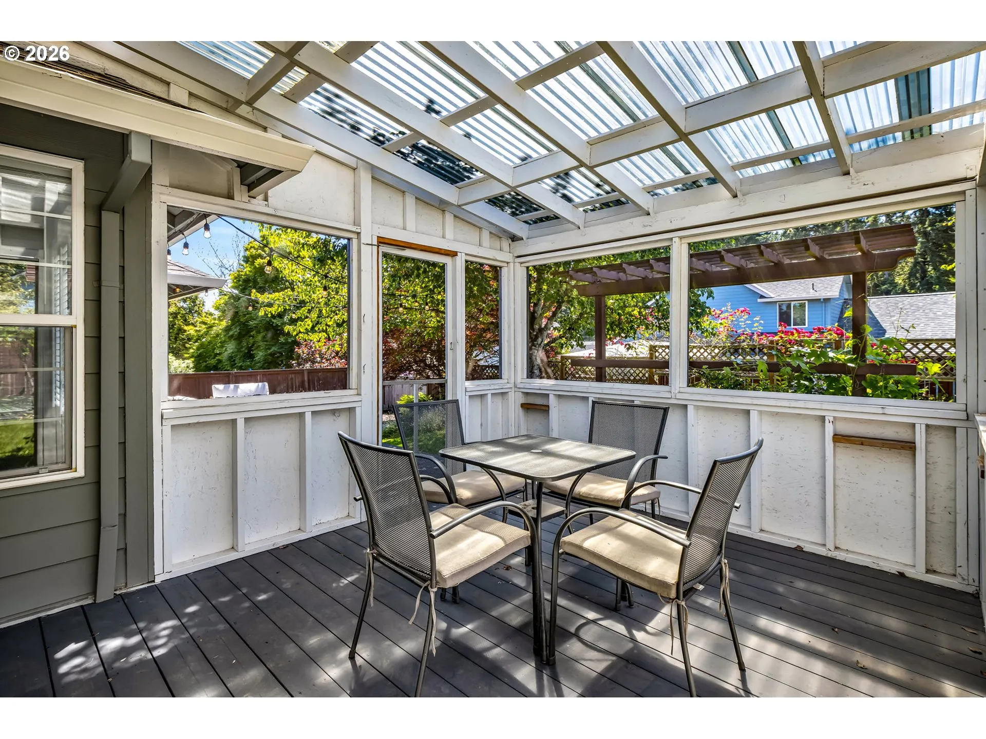 Porch, Screened in